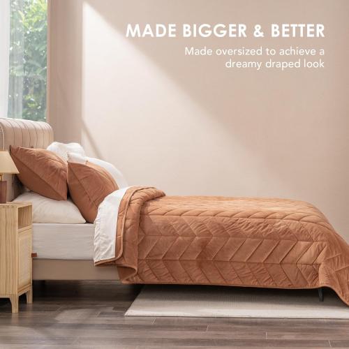 EverGrace 3 Pieces Luxurious Velvet King Quilts, Ultra Soft Lightweight Velvet Comforter Set, Matelasse Oversized Bedspread Coverlet for All Season with 2 Shams, Burnt Orange, 108x96