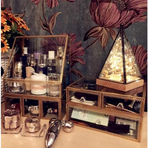 Vintage Makeup Organiser Clear Mirrored Brass Metal Case Spacious Cosmetic Storage for Makeup/Jewelry/Brushes/Perfumes/Skincare Glass Display Cabinets Dustproof Make Up Storage