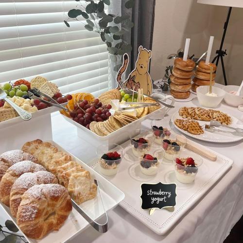 3 pcs Mini Chalkboard Signs with Stand,Food Labels for Party Buffet, Food Tag/Name Card for Wedding Table, Name Tag Drink Labels Taco/Candy Bar/Bake Sale Food Sign, Catering Supplies Buffet Display