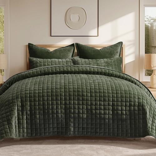 RECYCO Luxury Velvet Quilt Set, Lightweight Velvet Comforter Set, Oversized Bedspread Coverlet Quilted Bedding Set, with 2 Matching Pillow Shams, for All Season, Olive Green
