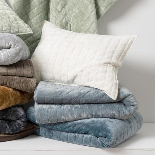 RECYCO Luxury Velvet Quilt Set King Size Bedding Sets, Ultra Soft Velvet Comforter Set, Lightweight Channel Box Stitch Oversized Bedspread Coverlet for All Season, with 2 Shams, Blue Linen