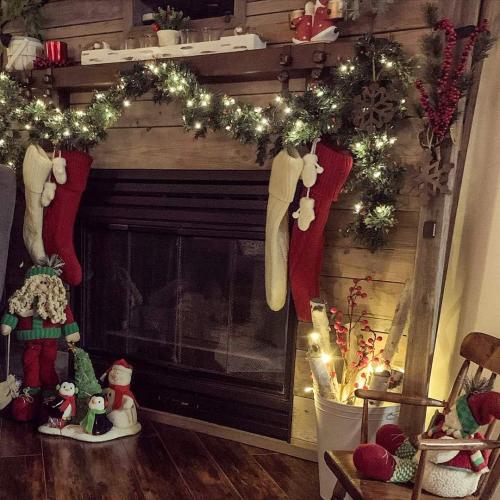 4 Pack Christmas Stockings 18 Inches Large Size Cable Knitted Stocking Gifts & Decorations for Family Holiday Xmas Party, Ivory White and Burgundy