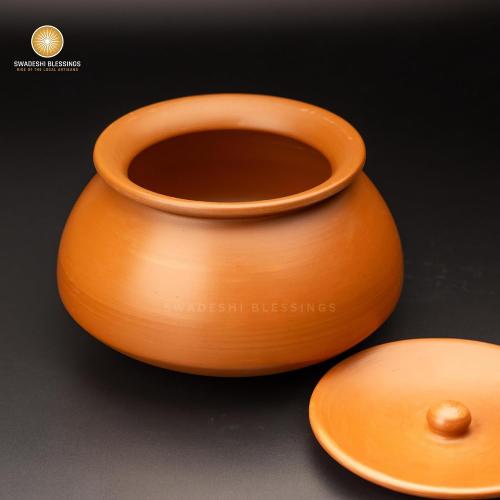 Swadeshi Blessings HandMade Exclusive Range Unglazed Mud/Earthen Handi/Mitti Ke Bartan/Clay Pot for Cooking & Serving with Lid, 3 Liters (with Mirror Shine)   Free Palm Leaf Stand