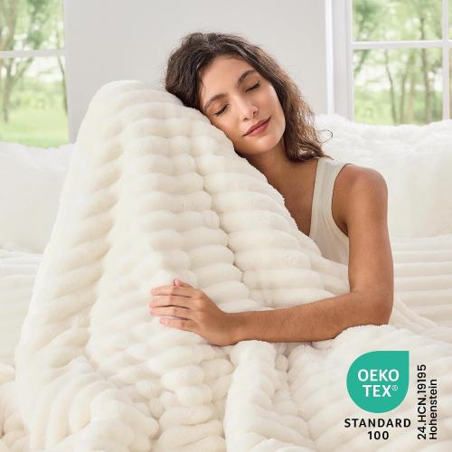Sasttie Twin/Twin-XL Comforter Set 2 Pieces - Super Soft Fleece Comforters Twin/Twin-XL Size, 1 Luxury Warm Fuzzy Marshmallow Comforter with 1 Pillow Case, Faux Fur Bedding Set, Cream White