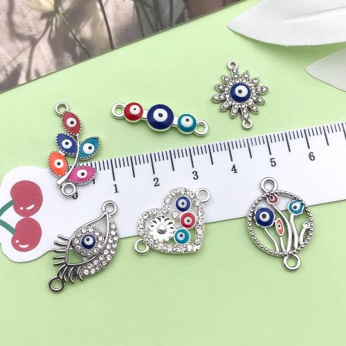 18pcs Silvery Diamond Devil's Eye Set Sunbathing Heart Pattern Wreath Pattern Pendant Jewelry Making DIY Keychain Earrings Pendant Various Design Charms for Jewelry Making Bracelets Necklace (SN372)