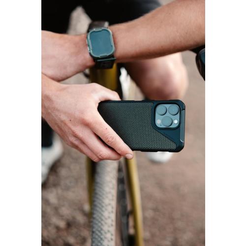 URBAN ARMOR GEAR UAG Case [Updated Ver] Compatible with iPhone 15 Pro Case 6.1 Metropolis LT Kevlar Black Built-in Magnet Compatible with MagSafe Charging Rugged Military Grade Protective Cover