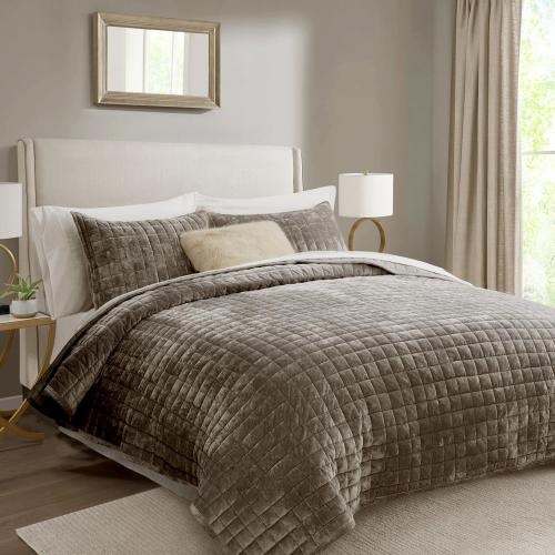 RECYCO Luxury Velvet Quilt Set Full Queen Size Bedding Sets, Ultra Soft Velvet Comforter Set, Lightweight Channel Box Stitch Oversized Bedspread Coverlet for All Season, with 2 Shams, Mocha Brown