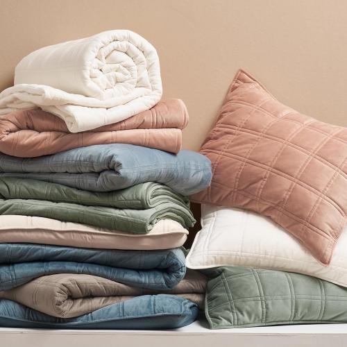 EVERGRACE  Luxurious Velvet Quilt King Size, Ultra Soft Bedspread Coverlet Set, Double Box Stitch Lightweight Velvet Comforter for All Season with Shams, Stormy Blue