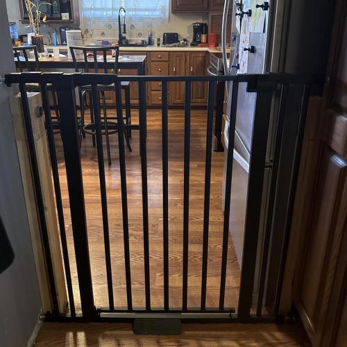 51.18 Inch Extra Tall Pet Gate, 29.5-43 Adjustable Wide Auto Close Dog Gates, Pressure Mounted Walk Through Tall Cat Gate for Doorways,Hallway,Stairs（Black）