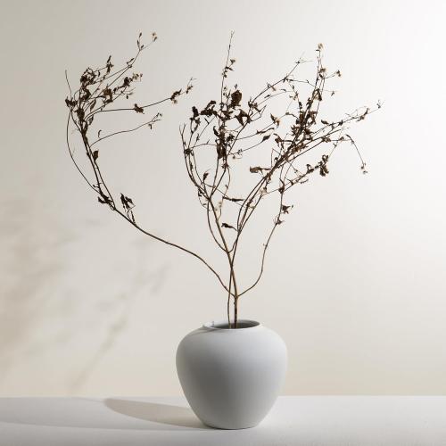 Ceramic Vase Matte White with a Rustic Texture, Flower Modern Trendy Minimalist Utensil Holder Farmhouse Round Vintage vase Bookshelf Dining Table Coffee Table Decor, Size 7 (18cm) 1 Pack