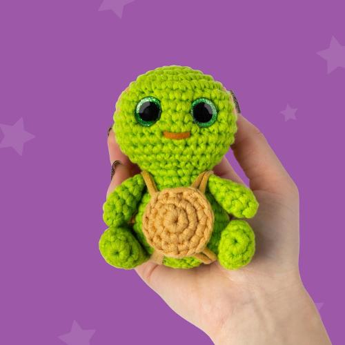 Cookie Box Original Crochet Kit for Beginners – Gift Set to Make Turtle Hugo Amigurumi Plushie – Easy DIY Crochet & Knitting Starter Kit with Video and PDF Tutorials