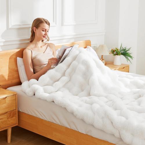 Latepis Faux Fur White Blanket Cozy Thick Bubble Throw for Couch Sofa Bedroom Furry Soft Warm Luxury Twin Blanket for Bed 60x80 Inch, 860gsm