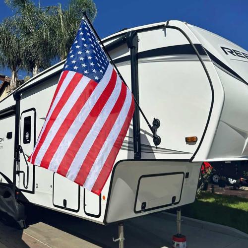 The Traveler RV Suction Cup Flag Pole Kit. Includes Double Sucion Cup Mount, 5ft Fiberglass Retractable Pole, A Beautiful 3'x5' US Flag And A Storage Bag.