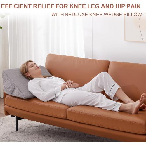 Bedluxe Knee Wedge Pillow, Memory Foam Leg Pillow Knee Pillow for Back Sleeping, Wedge Pillows for Legs Post Surgery, Triangle Pillow for Knee Support, Leg Elevation, Knees Hip Back Pain Relief, Grey
