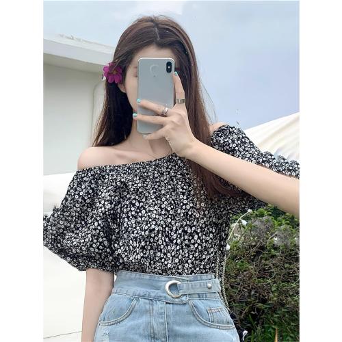 SizeM...KoHaL'S....onelength top Sweet and Slim Shortsleeved Shirt