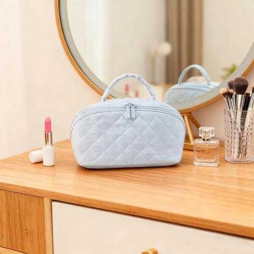 Travel Makeup Bag for Woman, Puffy Padded Quilted Makeup Bag, Lay Flat Makeup Bag, Large Capacity Pouch Open Flat Small Toiletry Bag with Brush Compartment & Handle (Green)