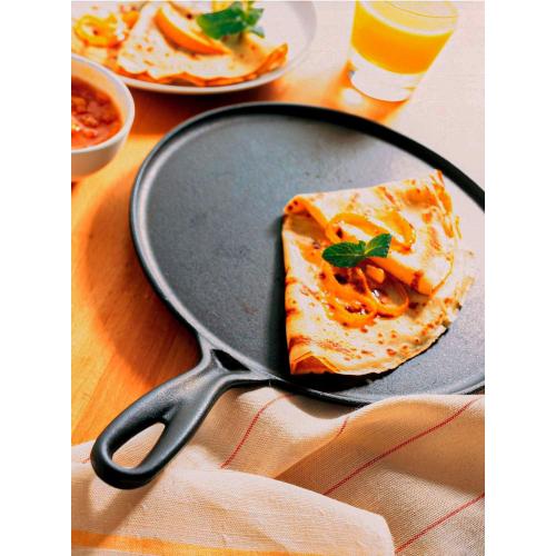 Le Creuset Enameled Cast Iron 10.75 Crepe Pan with Rateau and Spatula, Matte Black