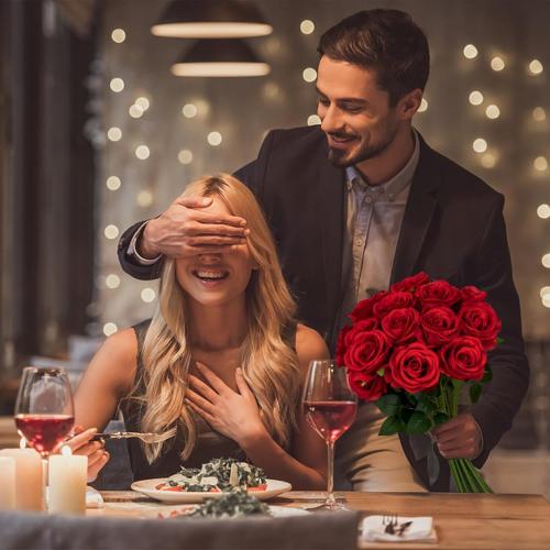 Red Roses Artificial Velvet Silk Flowers Fake Roses Bouquet with medium Stems for Valentines Gifts Wedding Centerpiece Bridal Anniversary DIY Floral Arrangment Home Decor, Red