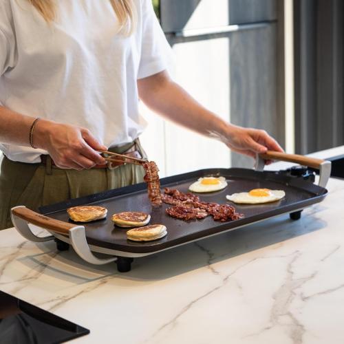 BOSKA Electric Griddle Pro - Large Indoor Griddle, Flat Top, 14 x 22 inch | Indoor, Pancake, Large electric griddle, Nonstick, PFAS free, PFOA free, Ceramic coating, Portable, Breakfast, Kitchen