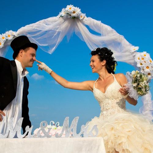 Adeeing Vintage Style Silver Glitter Mr and Mrs Signs for Wedding Sweetheart Table, Wooden Freestanding Letters, Photo Props, Rustic Decoration, Anniversary Shower