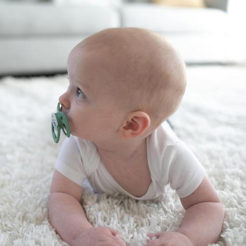 Dr. Brown's Advantage Glow-in-the-Dark Baby Pacifier, Fully Symmetrical Soother with Soft Silicone Bulb, Skateboard Snail-Blue Nature, 6-18m, BPA Free, 4 Pack