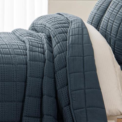 3 Pieces Oversized Cotton Quilt Set Super King Comforter with Pillow Shams 120x120 Ultra Soft Lightweight Bedspread Waffle Weave Quilted Bed Coverlets for All Season, Grey Blue