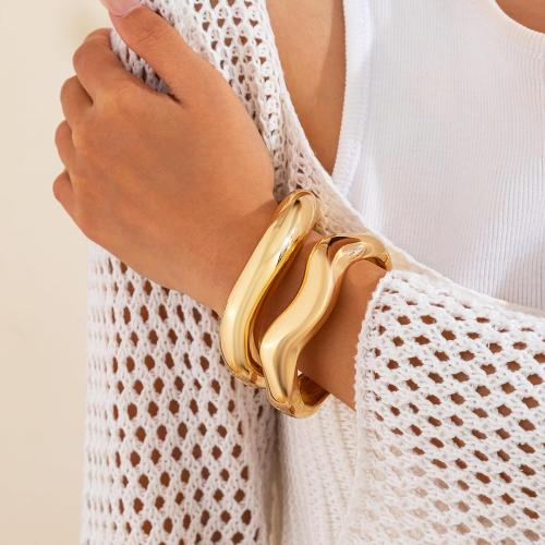 Salircon Gold Bangle Bracelets for Women Gold Wide Chunky Bracelets Trendy Hinged Cuff Open Chunky Bracelet Irregular Jewelry