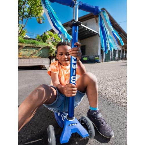 Micro Kickboard - Maxi Deluxe LED - Three Wheeled, Lean-to-Steer Swiss-Designed Micro Scooter for Kids with Motion-Activated Light-Up Wheels for Ages 5-12 …