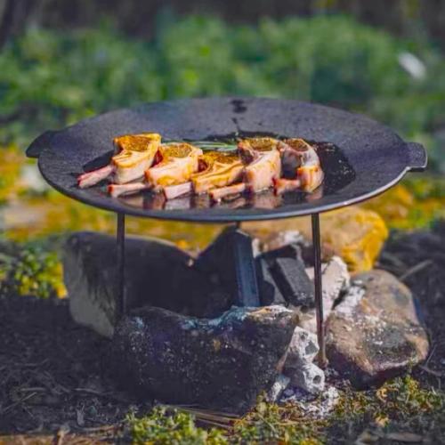 18 Cast Iron Griddle, Round Iron Pan, Portable Campfire Grill with 3 Removable Legs for Outdoor BBQ Cooking, Grilling and Frying Outdoor Camping