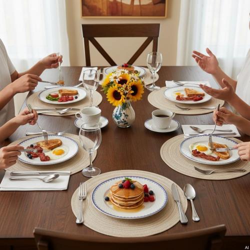 SHACOS Round Braided Placemats Set of 4 Washable Place Mats for Dining Tables 15 inch Non Slip Kitchen Table Mats (Beige, 4)