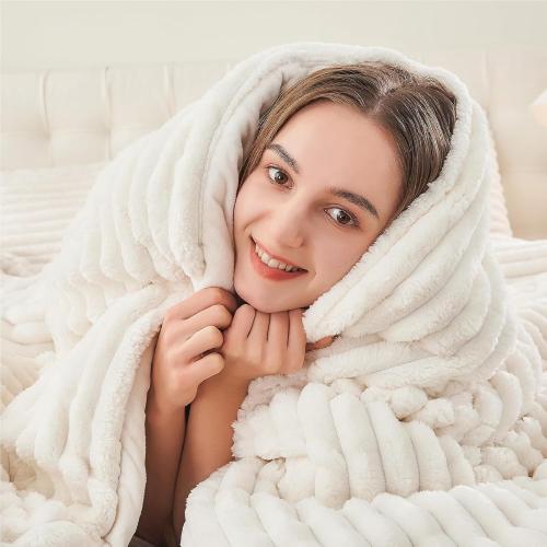 BEDELITE Fleece Full Comforter Set -Super Soft & Warm Fluffy Cream White Bedding, Luxury Fuzzy Heavy Bed Set for Winter with 2 Pillow Cases
