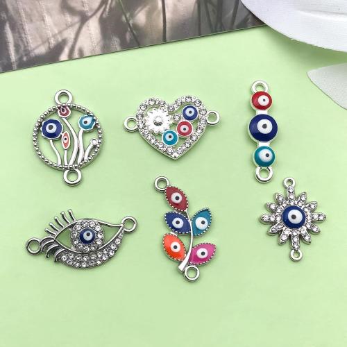 18pcs Silvery Diamond Devil's Eye Set Sunbathing Heart Pattern Wreath Pattern Pendant Jewelry Making DIY Keychain Earrings Pendant Various Design Charms for Jewelry Making Bracelets Necklace (SN372)