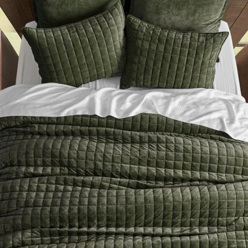 RECYCO Luxury Velvet Quilt Set, Lightweight Velvet Comforter Set, Oversized Bedspread Coverlet Quilted Bedding Set, with 2 Matching Pillow Shams, for All Season, Olive Green