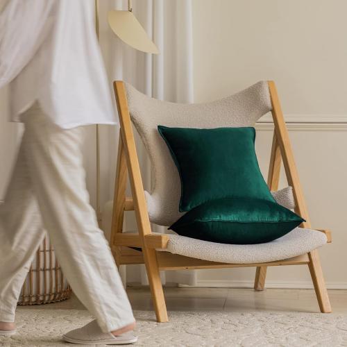 JIAHANNHA Velvet Emerald Green Throw Pillow Covers 18x18 Inches Pack of 2 Soft Decorative Square Cushion Covers for Couch Sofa Bed Livingroom Car,45x45Cm,Deep Dark Green