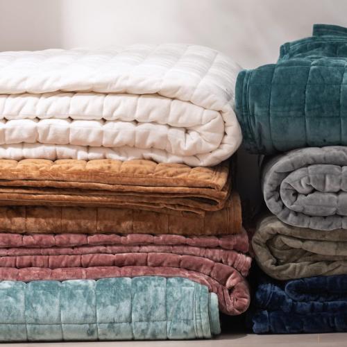 RECYCO Luxury Velvet Quilt Set King Size, Lightweight Velvet Comforter Set, Oversized Bedspread Coverlet Quilted Bedding Set, with 2 Matching Pillow Shams, for All Season, Navy Blue