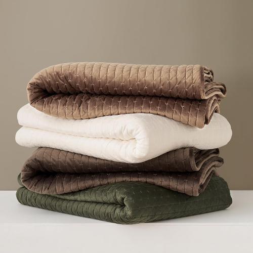 EverGrace Luxury Velvet Quilt Set King Size 3 Piece, Soft Cross-Stitch Velvet Comforter Set with Pillow Shams, Lightweight Coverlet Bedspread Bedding Set for All Seasons, Moss Green