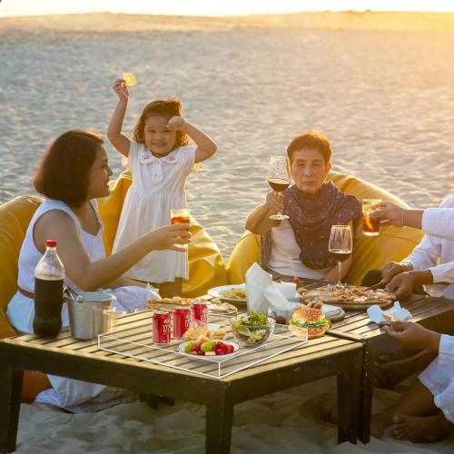 CLEARV22×22 inches Oversized Clear Acrylic Ottoman Tray Extra Large Decorative Tray Spill-Proof Serving Trays with Handles King-Size Safe Edge Organizer for Coffee Table Countertop Breakfast