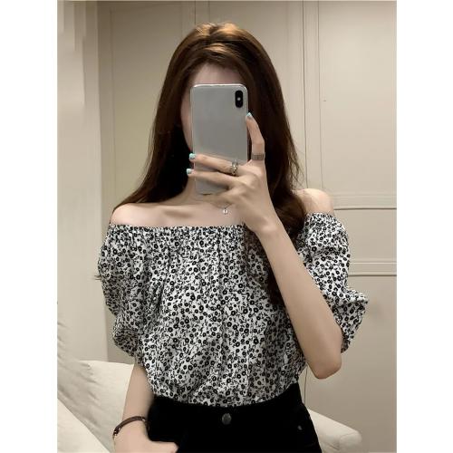 SizeM...KoHaL'S....onelength top Sweet and Slim Shortsleeved Shirt