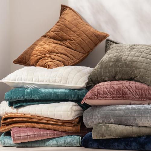 118 x 106 RECYCO Luxury Velvet Quilt Set King Size, Lightweight Velvet Comforter Set, Oversized Bedspread Coverlet Quilted Bedding Set, with 2 Matching Pillow Shams, for All Season, Cream White