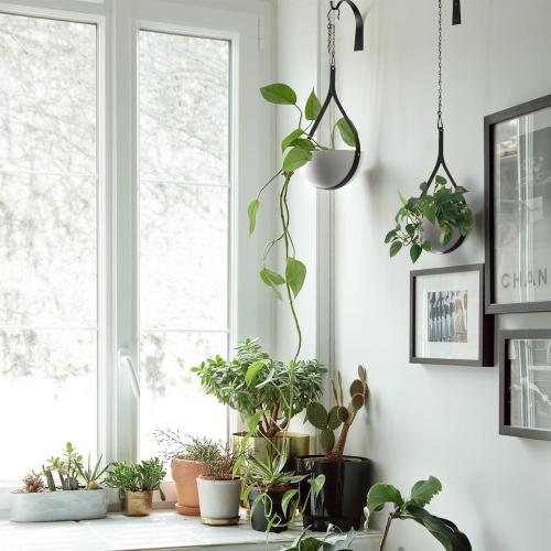WHITE Hajia 2 Pack Waterdrop Shaped Hanging Planters, Black Iron Plant Hangers with Non-Detachable Pots, Modern Indoor/Outdoor Hanging Plant Holder