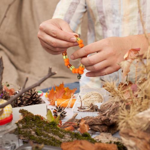 Tondiamo 36 Set Thanksgiving Bracelet Kit Fall Bracelet Crafts Kit Thanksgiving Acorns Shaped Beads and Card with Jute Twine for Jewelry Making Fall DIY Games Activities Prizes