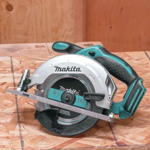 Makita XSS02Z 18V LXT Lithium-Ion Cordless 6-1/2 Circular Saw, Tool Only