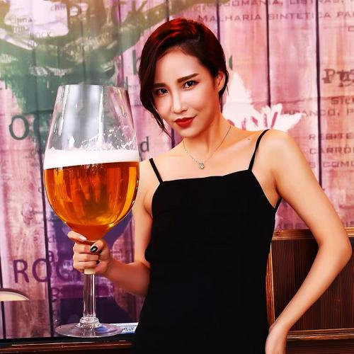 Size 6500ml Worlds Largest Giant Wine Glass Huge Stemware Creative Oversized Goblet Extra Large Champagne Glasses Beer Mug Red Wine Glasses 6500ml