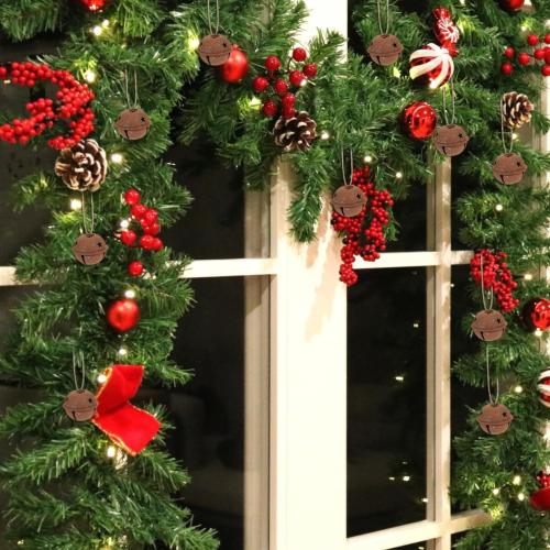 DECHOUS 24Pcs Rusty Metal Jingle Bells Christmas Decoration Rustic Rusted Bells for Crafts with Star Cutouts for Christmas Tree Ornaments Holiday DIY Crafting, 1.6 Inch