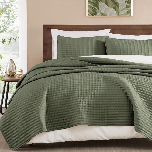 Size 90x 96 Quilt blanket green