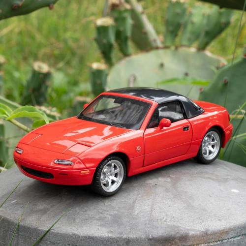 1/32 Mazda Miata MX-5 Alloy Model Car, Toy Car with Pullback, Removable Top, Blinking Lights, Toy Car with Sound and Bright Lights, Collectible Grade Gift for Kids (Red)