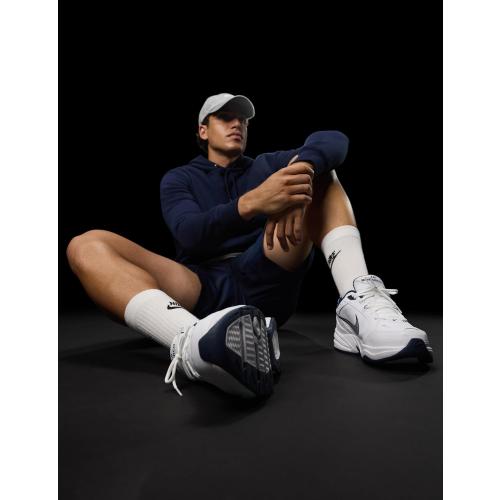Size 9.5 Nike Men's Air Monarch IV Cross Trainer