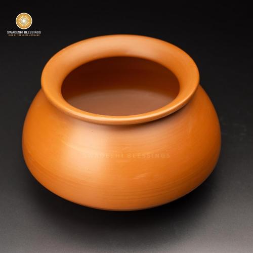 Swadeshi Blessings HandMade Exclusive Range Unglazed Mud/Earthen Handi/Mitti Ke Bartan/Clay Pot for Cooking & Serving with Lid, 3 Liters (with Mirror Shine)   Free Palm Leaf Stand
