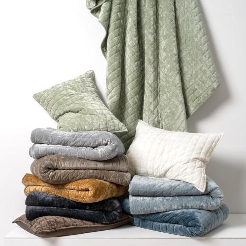 RECYCO Luxury Velvet Quilt Set Full Queen Size Bedding Sets, Ultra Soft Velvet Comforter Set, Lightweight Channel Box Stitch Oversized Bedspread Coverlet for All Season, with 2 Shams, Mocha Brown