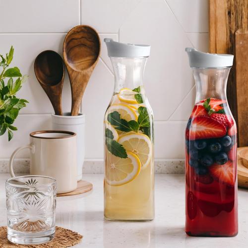 GUSTO [50 oz - 4 Pack] Plastic Carafe with Lid, Large Capacity Square Base - Clear Pitcher with Flip Top Lid, Easy-Pour Spout Juice Containers with Lids, Hand Wash Only - Perfect for Mimosa Bar